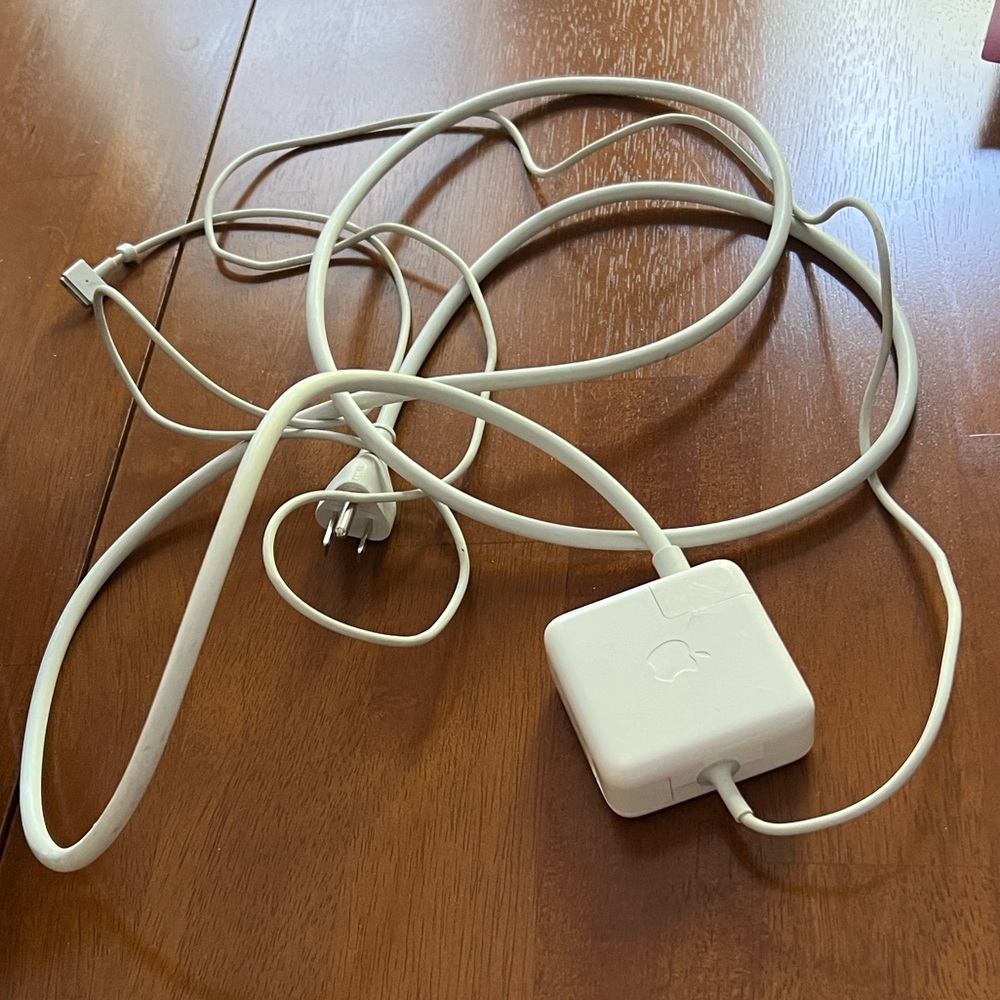 Apple White Charging Adapter with Cable